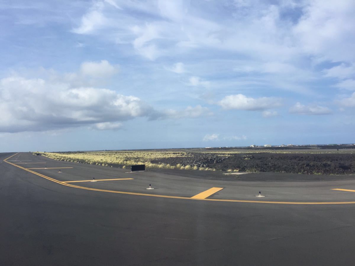 这是我看到的唯一一个候机区域是露天的机场,但是人家天气好,没话说