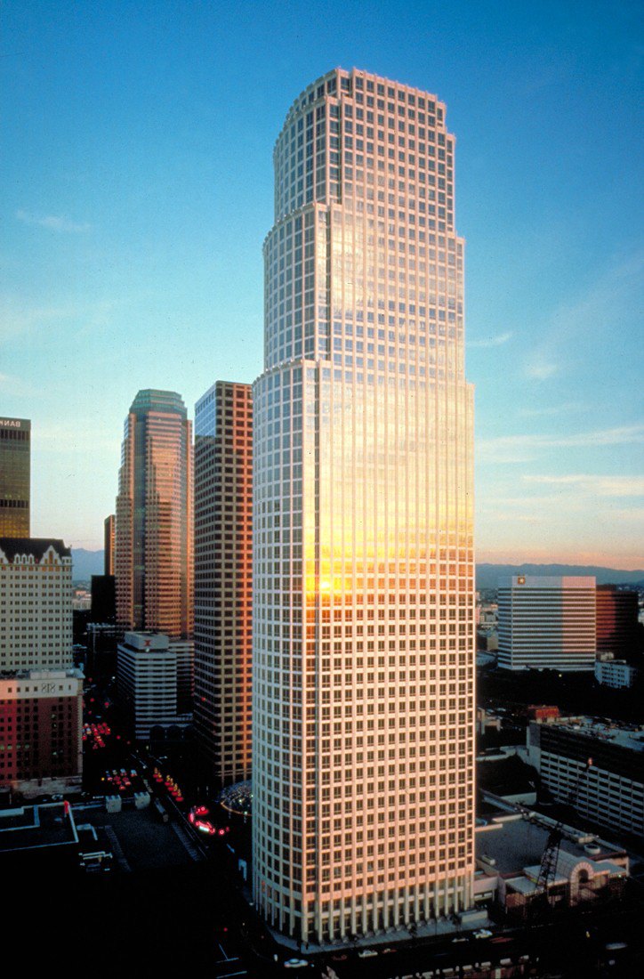 777大厦是一座位于美国加利福尼亚州洛杉矶的52层摩天大楼,高221米,该