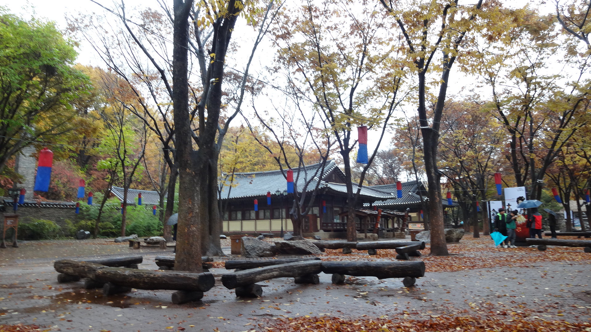 【携程攻略】龙仁市韩国民俗村景点,排队进入民俗村入口,映入眼帘的的