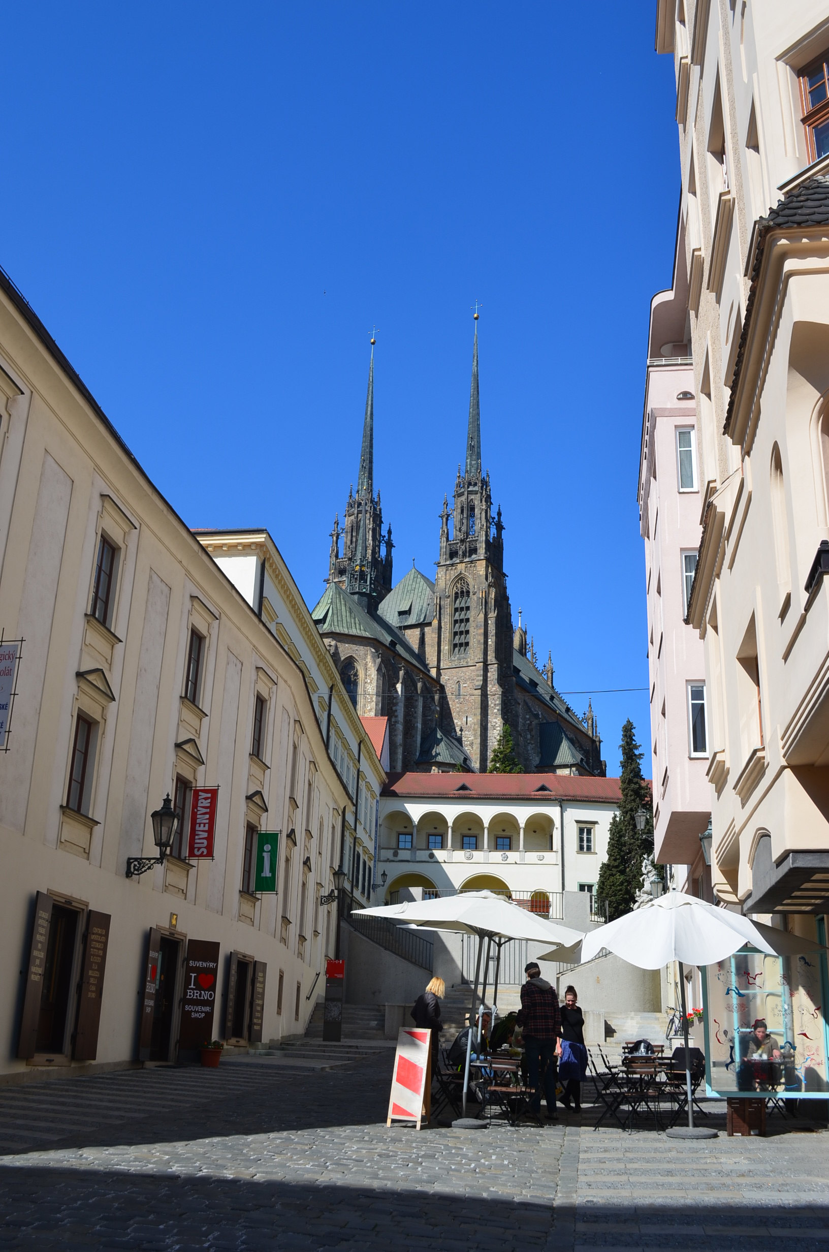 2023圣保禄主教堂游玩攻略,可以花钱登上教堂的双塔进行.