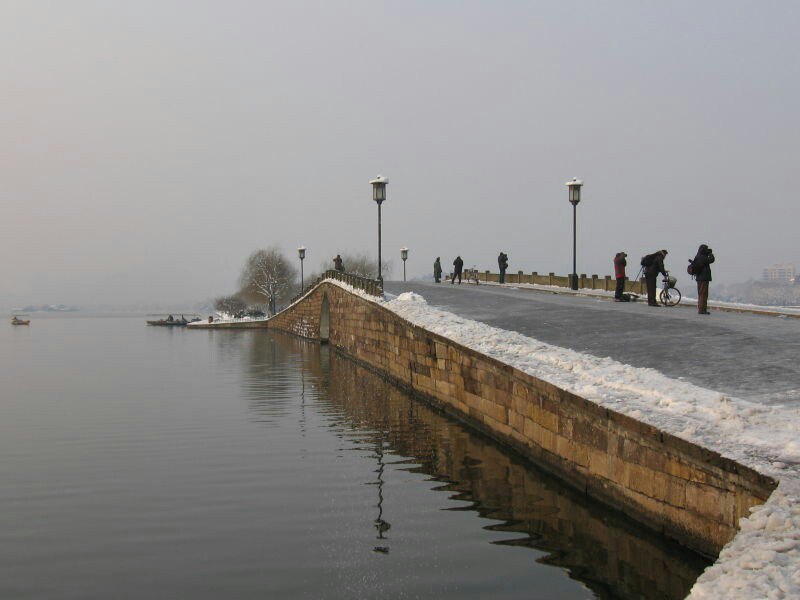 【携程攻略】杭州断桥残雪景点,西湖十景,现实中的断桥残雪难得一见