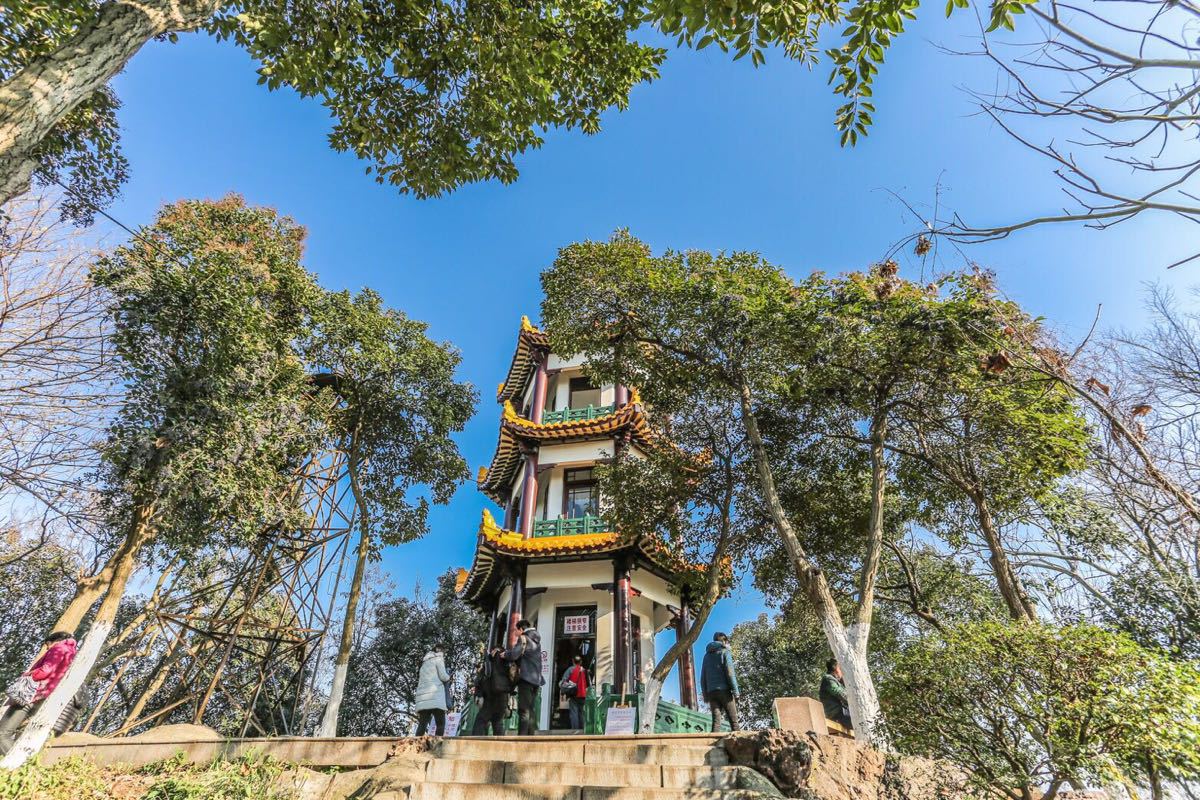 芜湖赭山公园顶上的塔图片