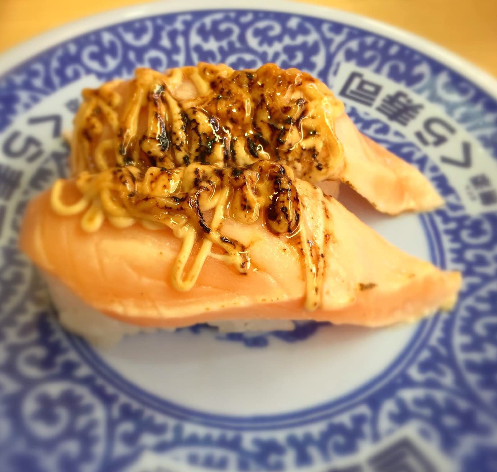 芝士鲑鱼,牛油果虾,海胆军舰,河豚皮,铁火卷寿司都不错.蟹一般. 2015