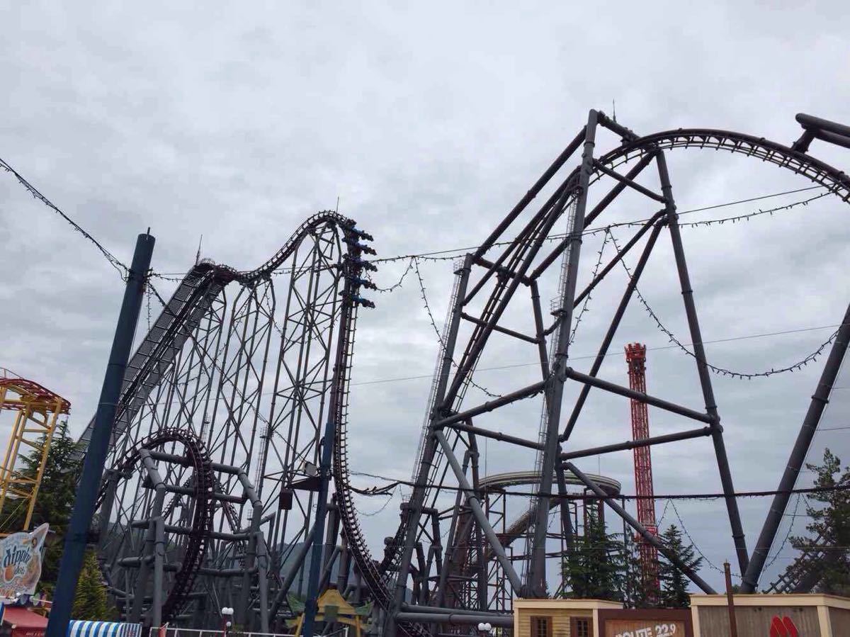 超级惊险的过山车,超恐怖的鬼屋!