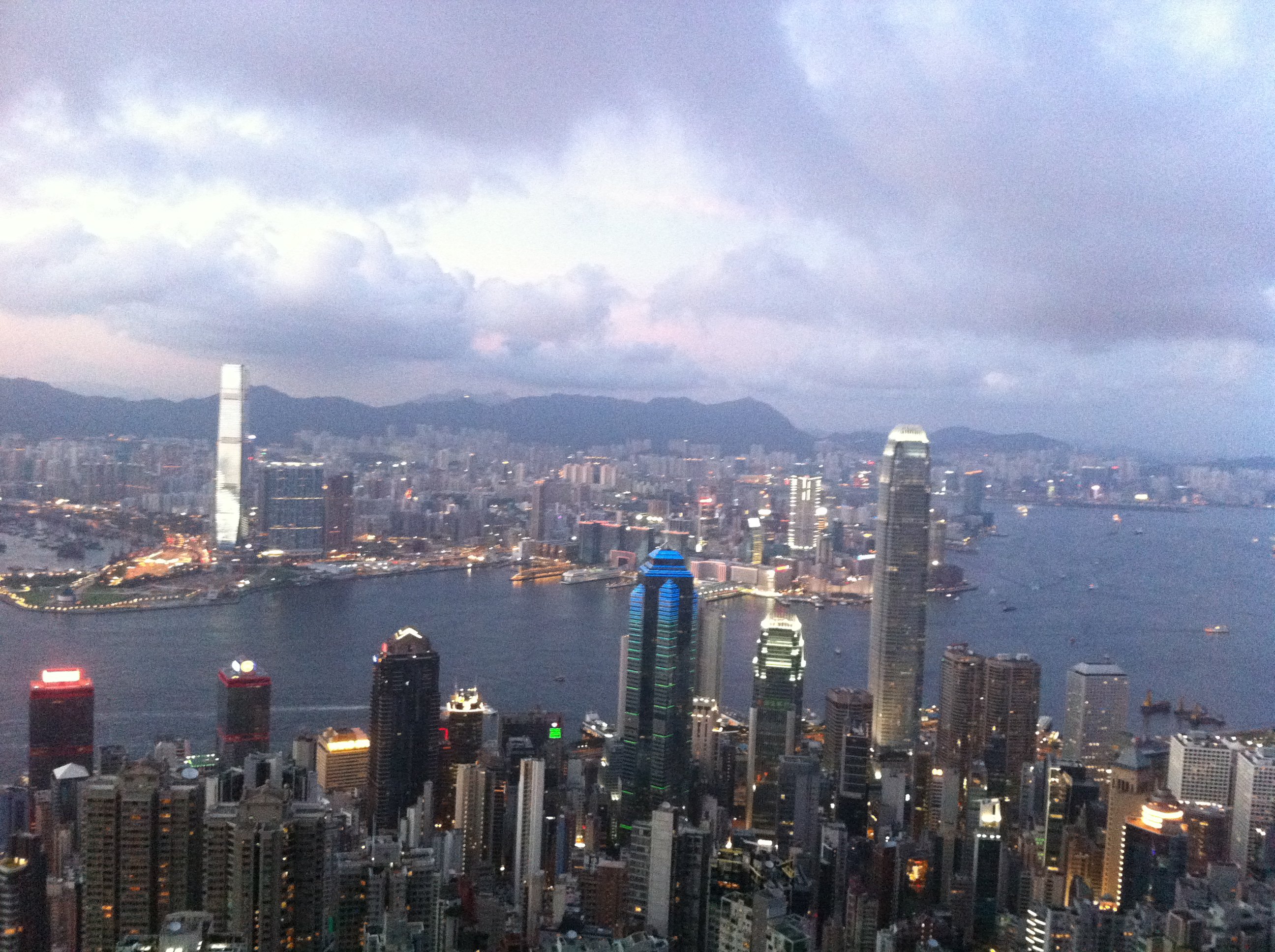 【携程攻略】香港天际100香港观景台景点,登上香港著名的室内观景台天际100鸟瞰全港，不仅壮观的楼景尽收眼底…