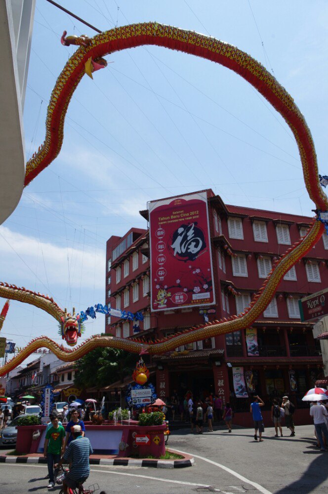 【携程攻略】马六甲唐人街景点,马六甲河把马六甲中西建筑分开了,唐人