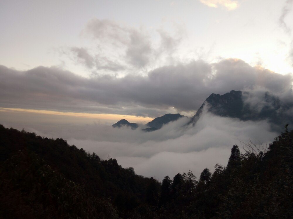 【攜程攻略】興安縣桂林貓兒山景點,我們沒有找對路,是翻了3座山才到