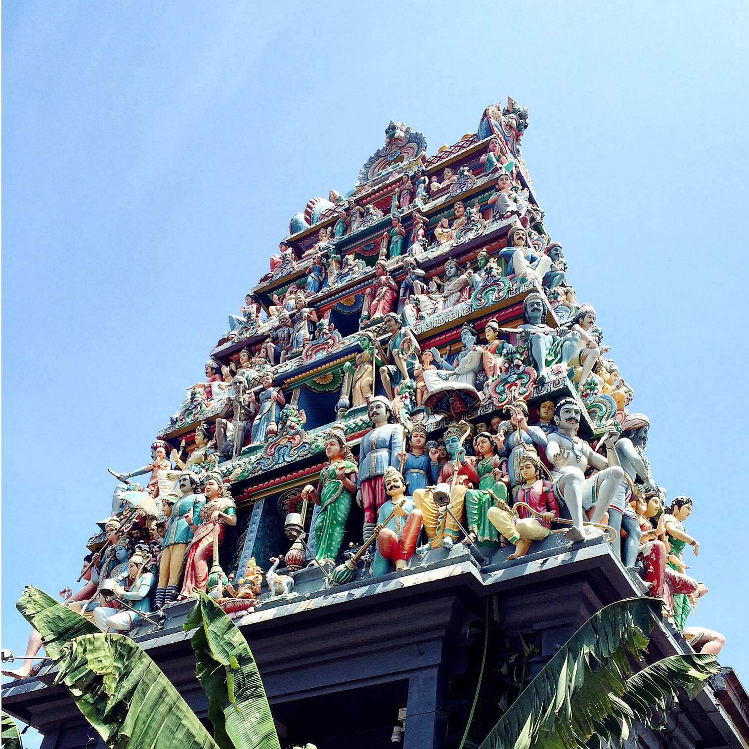 马里安曼兴都庙位于牛车水桥南路244号,是新加坡一座历史悠久的印度教