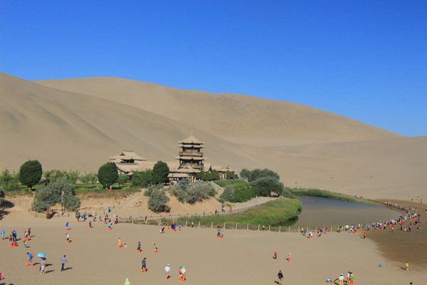 探索丝路遗珍：敦煌旅游新风向