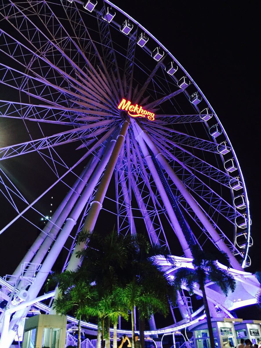 曼谷夜市摩天轮