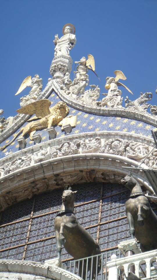 【携程攻略】威尼斯圣马可大教堂景点,据说在中世纪,这是世界最大的