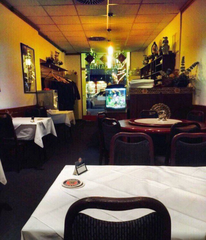 在德国一直吃猪蹄和香肠真是把我吃腻歪了,于是看到这家中餐馆简直