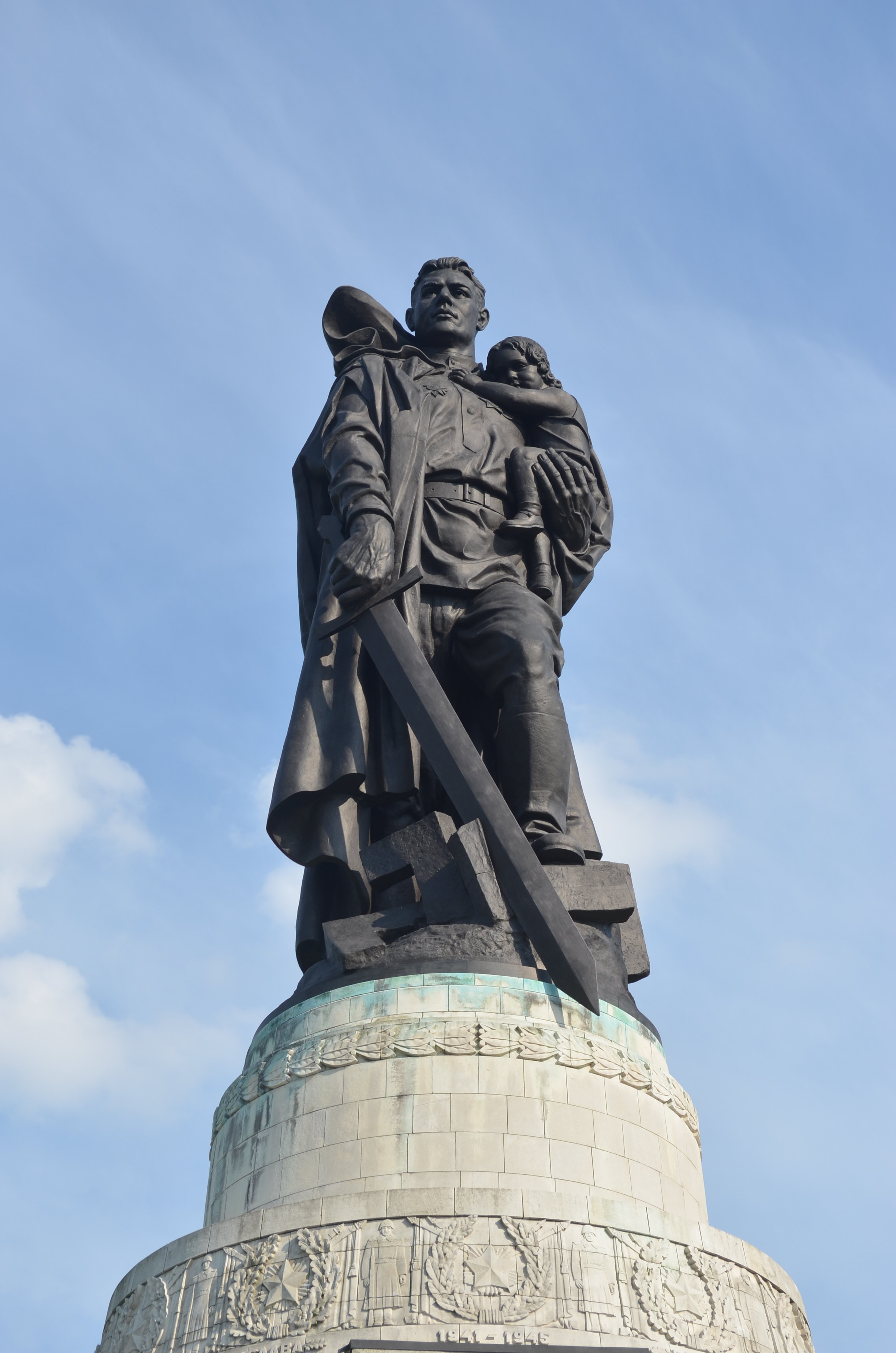 苏联红军雕塑图片
