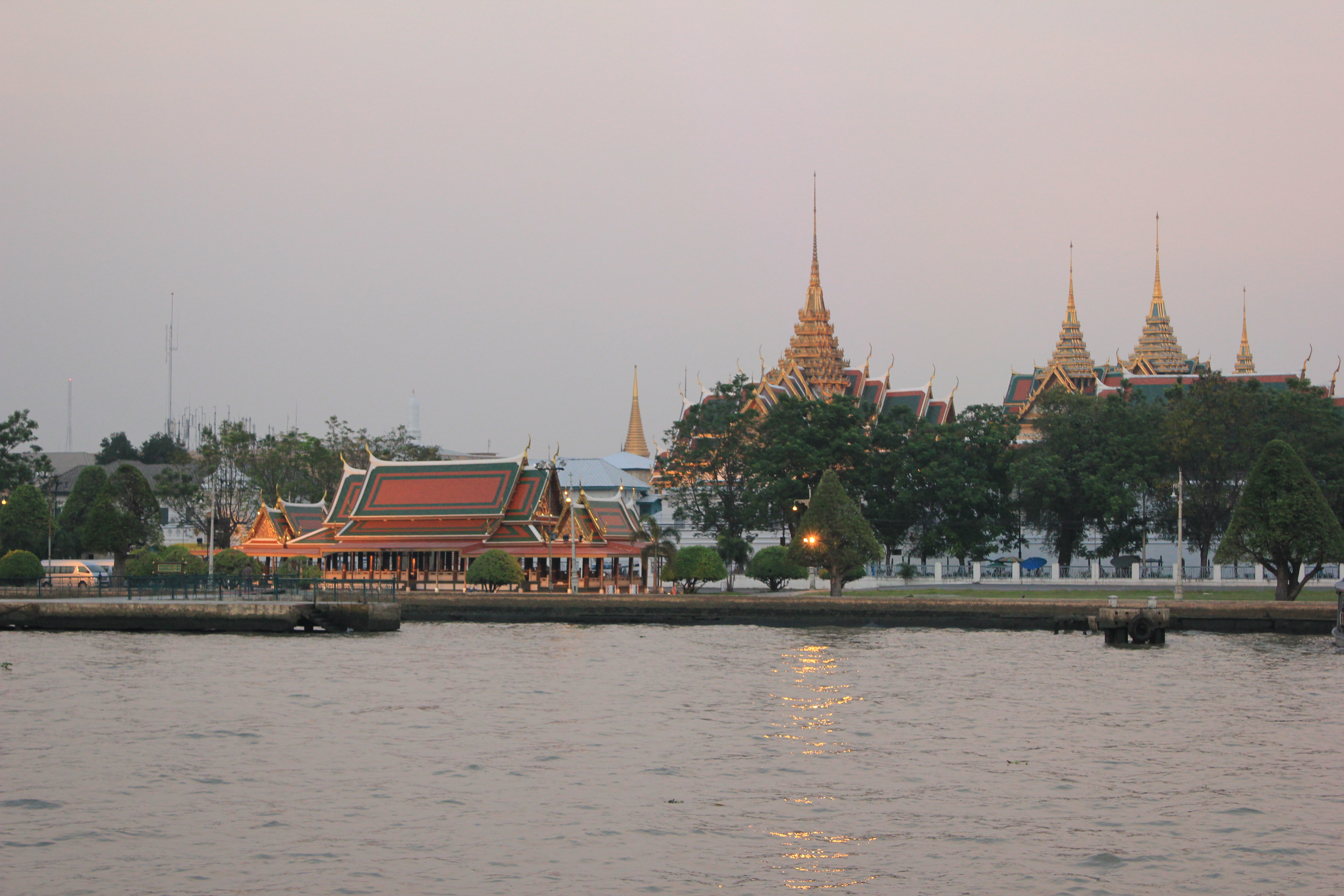 【携程攻略】曼谷湄南河景点,湄南河是泰国河流中水量最大,长度最长的