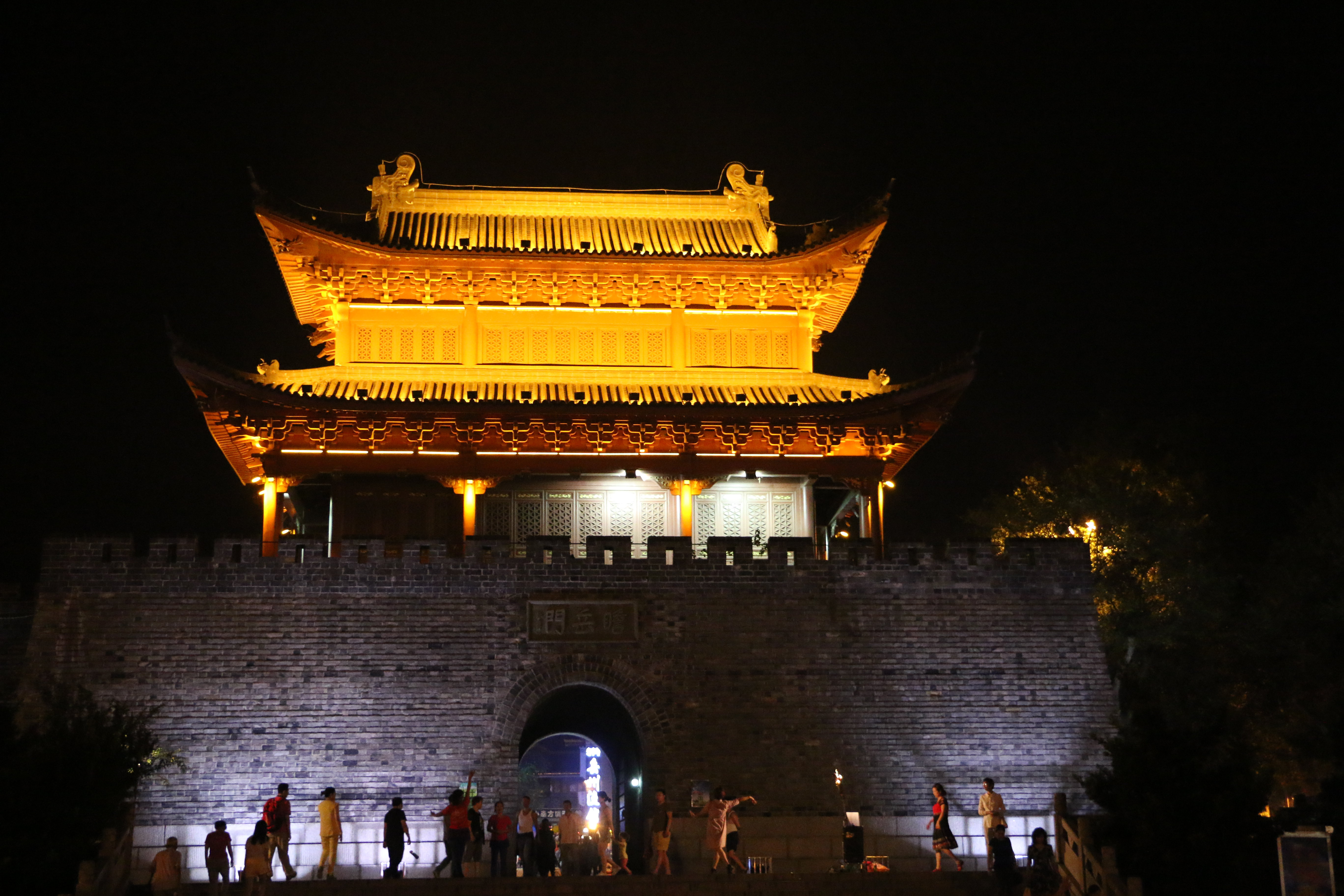 【携程攻略】岳阳巴陵广场景点,巴陵广场就在岳阳市洞庭湖边上,标志性