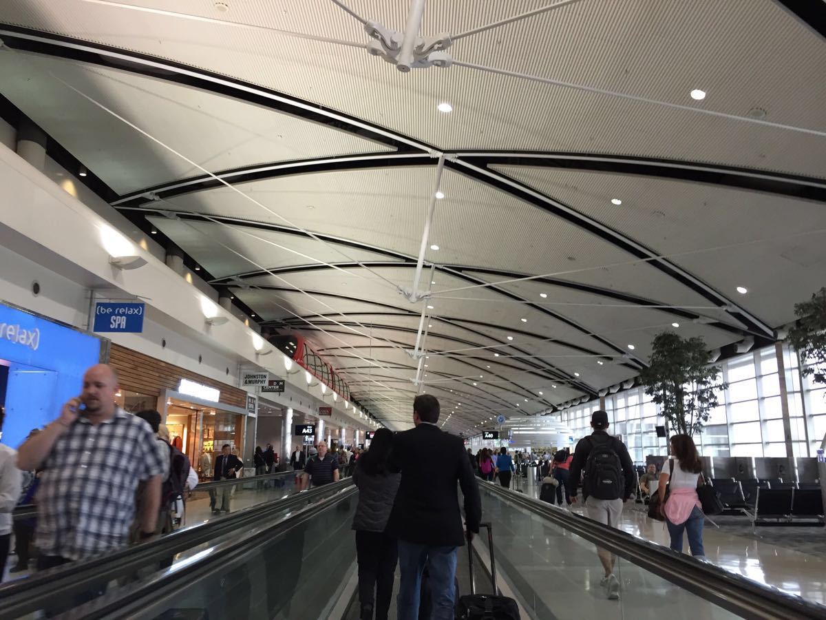 往返底特律机场好多次,印象深刻的是糖果店,好有购买的欲望,brighton