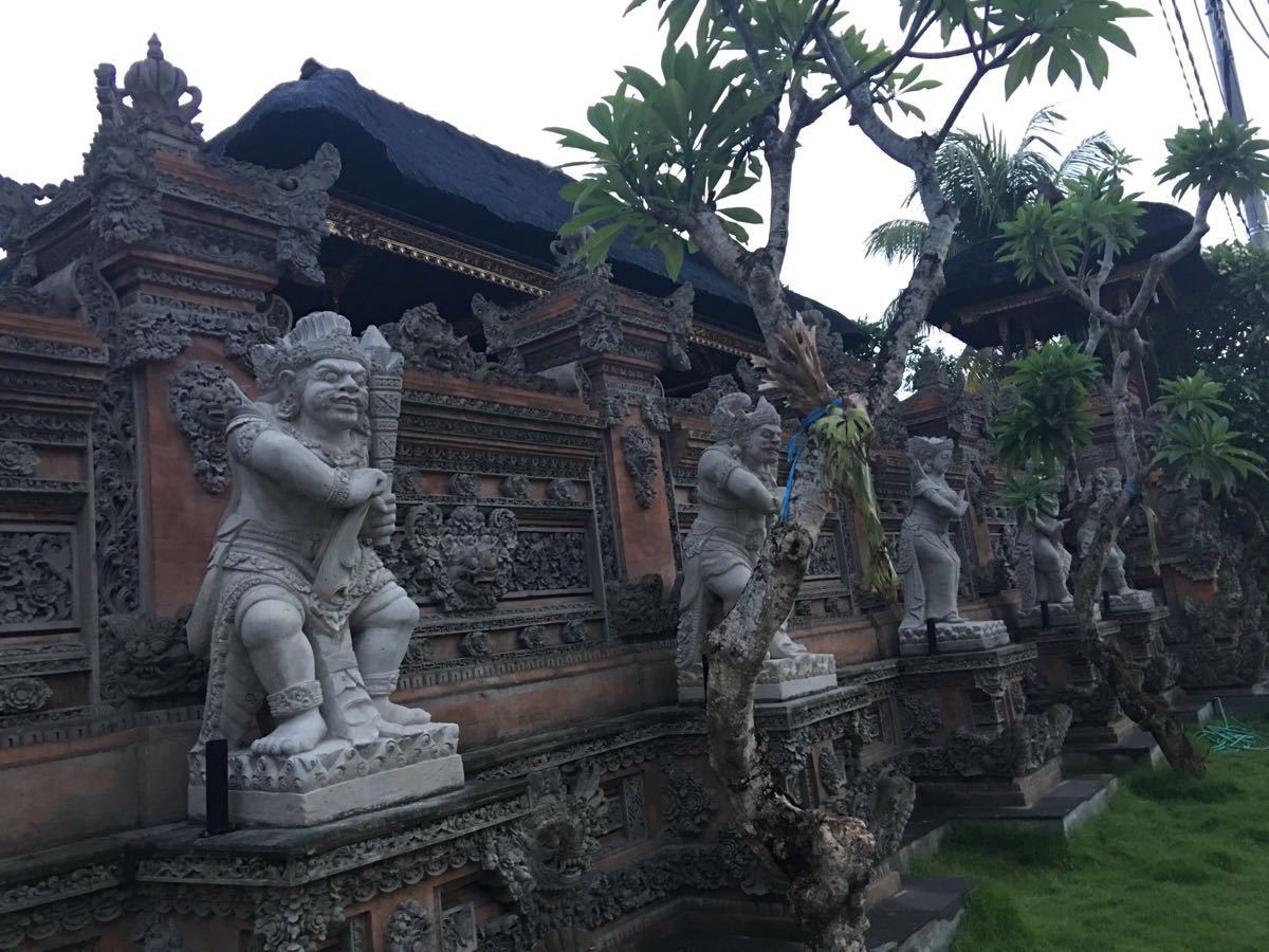 【携程攻略】巴厘岛圣猴森林街景点,自由行,骑车路过,路边很多小店