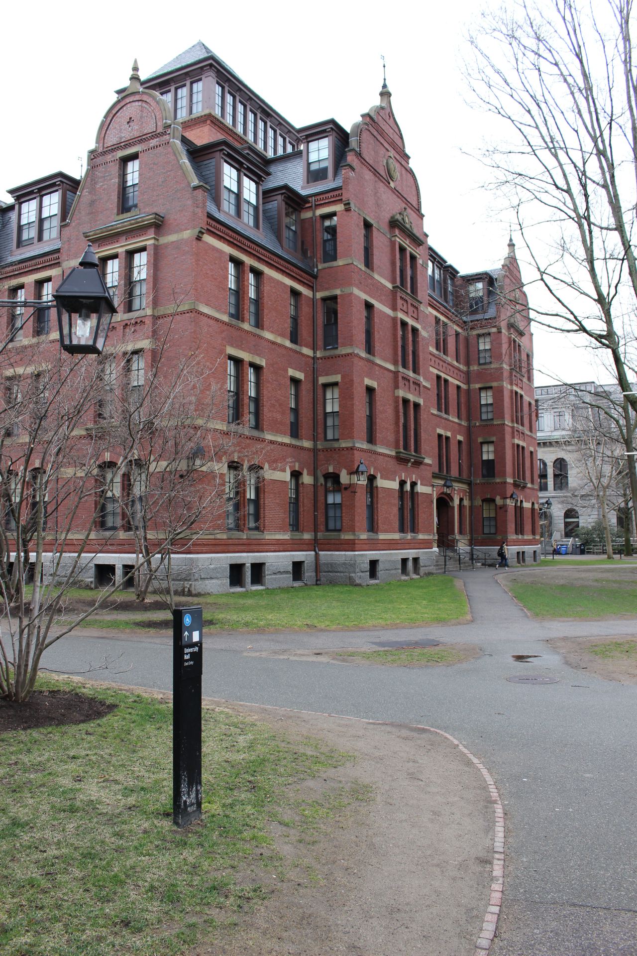 哈佛大学