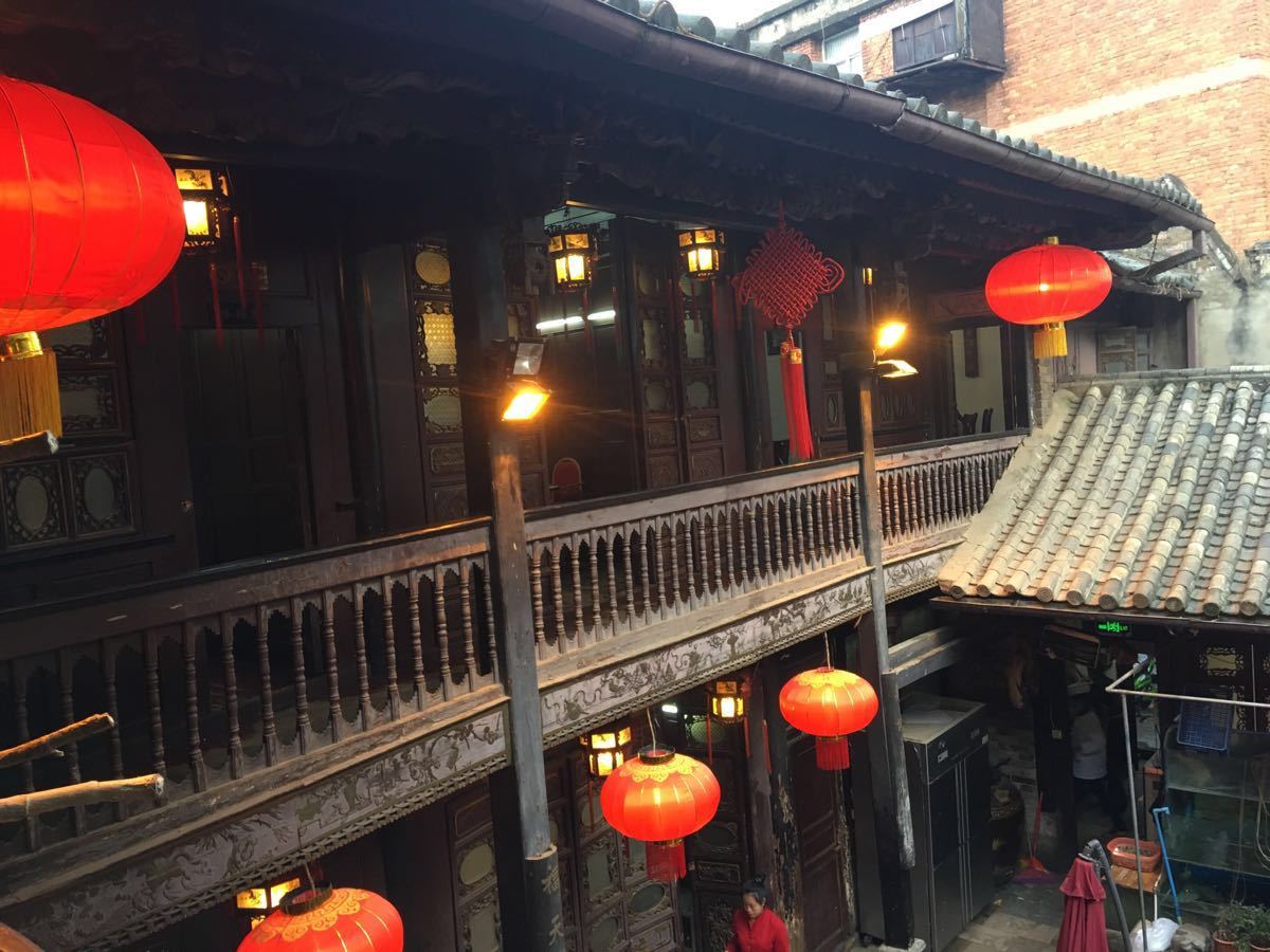 【携程攻略】昆明一颗印(东风西路店)餐馆,真是老房子,餐厅建筑比较