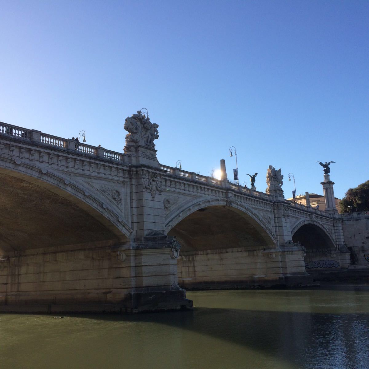 【携程攻略】罗马圣天使桥景点,罗马假日里经典重温,非常喜欢这里
