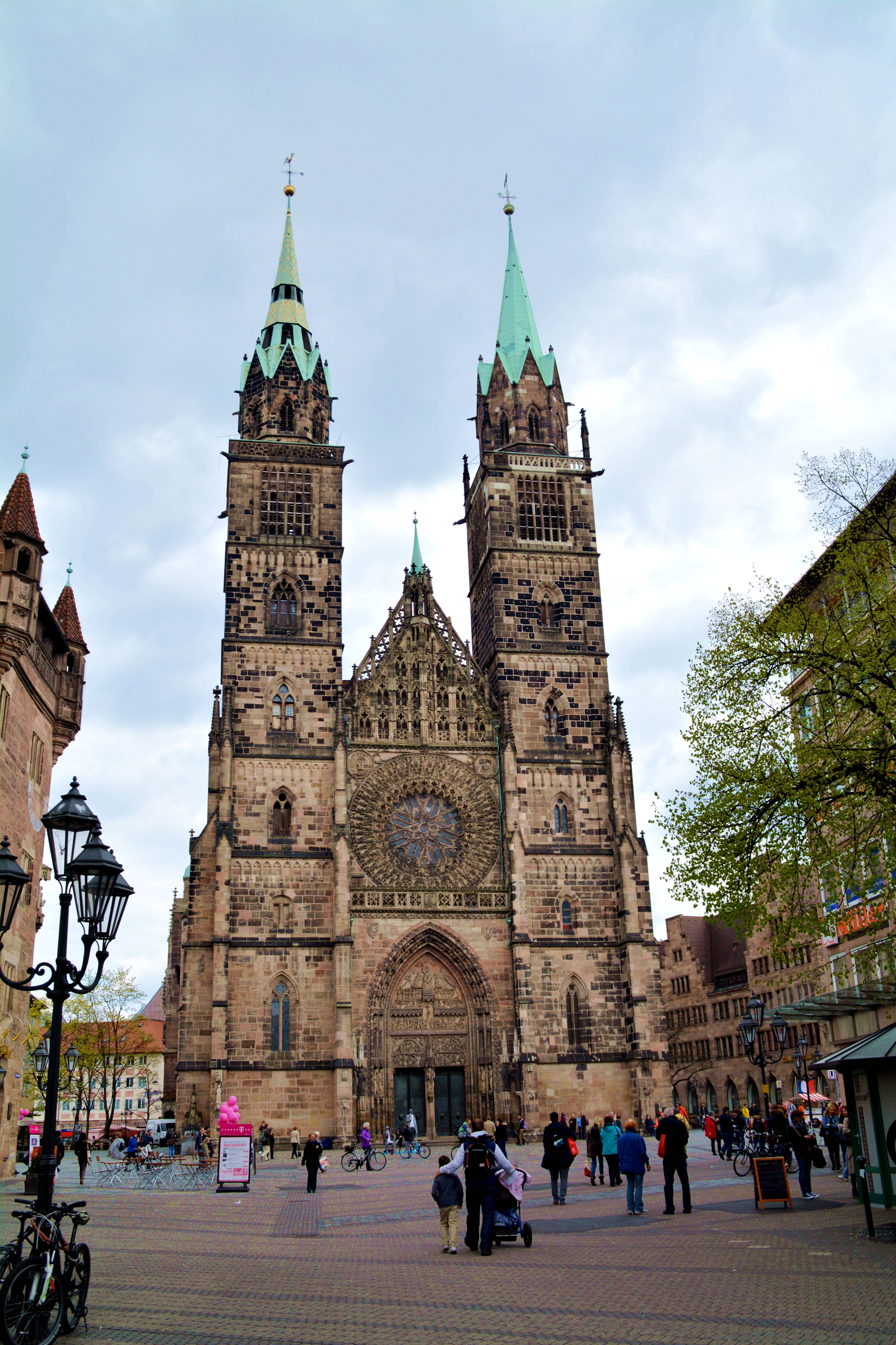 【携程攻略】纽伦堡圣劳伦茨教堂景点,圣劳伦茨教堂是建于1270年