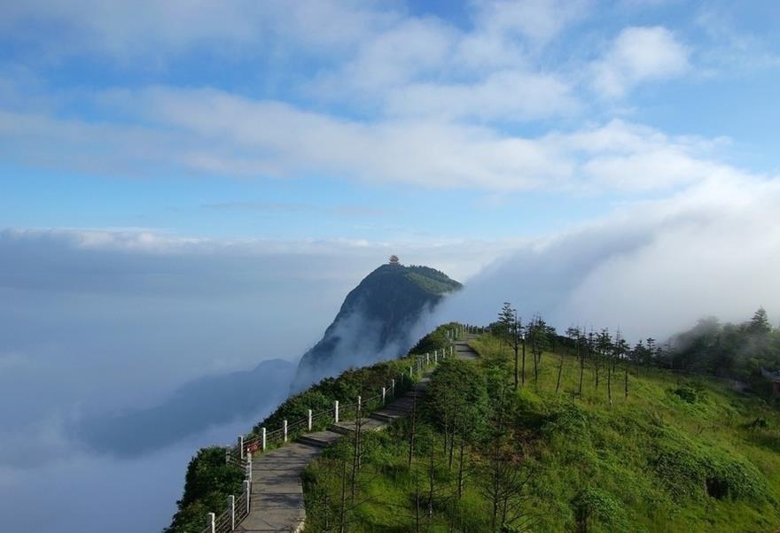 峨眉山