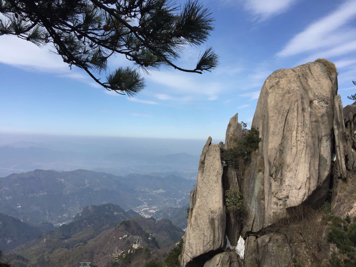 九华山在安徽省池州市青阳县九华为中国佛教四大名山之一,有东南第一