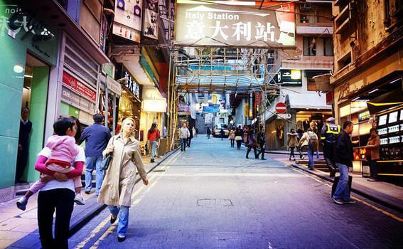 香港婚纱街_香港美女勾魂性感街拍(2)