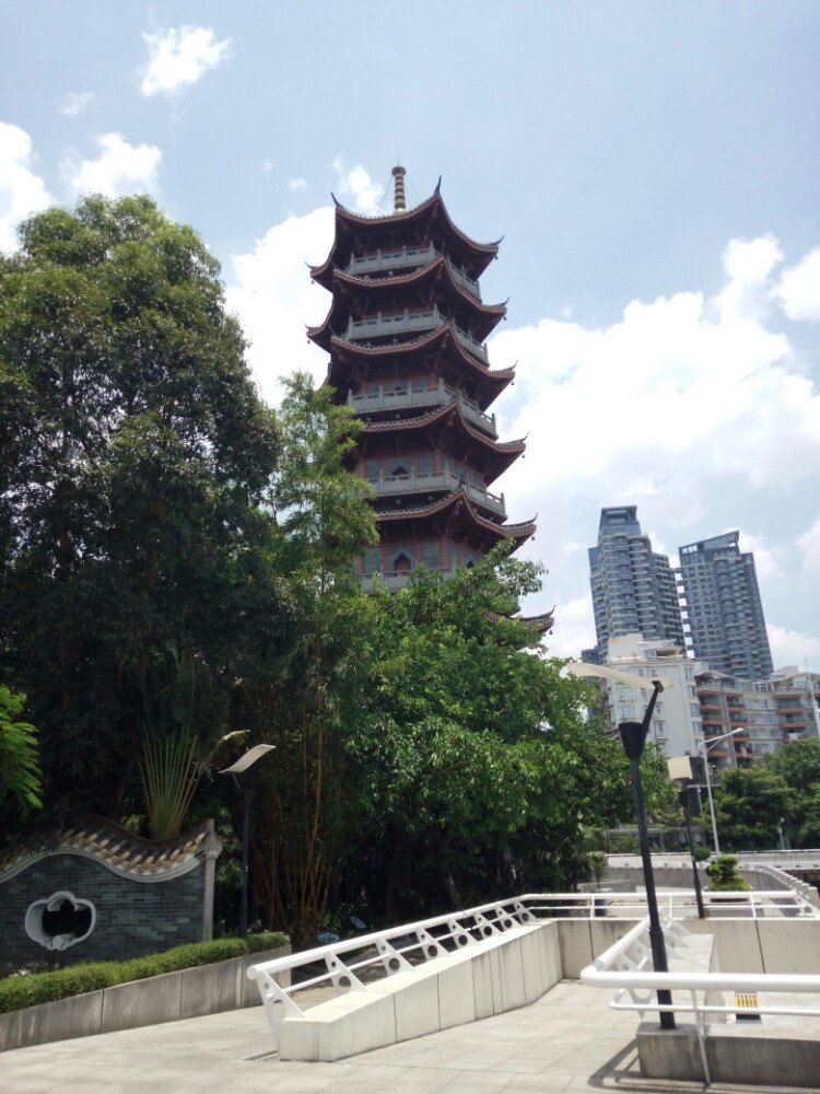 【携程攻略】深圳沙头角中英街景点,还行啦,就是排队排了半天
