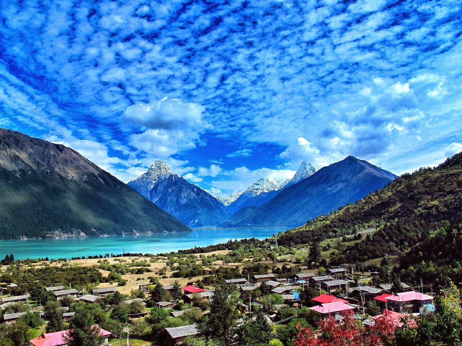 【携程攻略】西藏巴松措景点,距岸边大约一百米处有一座小岛名为扎