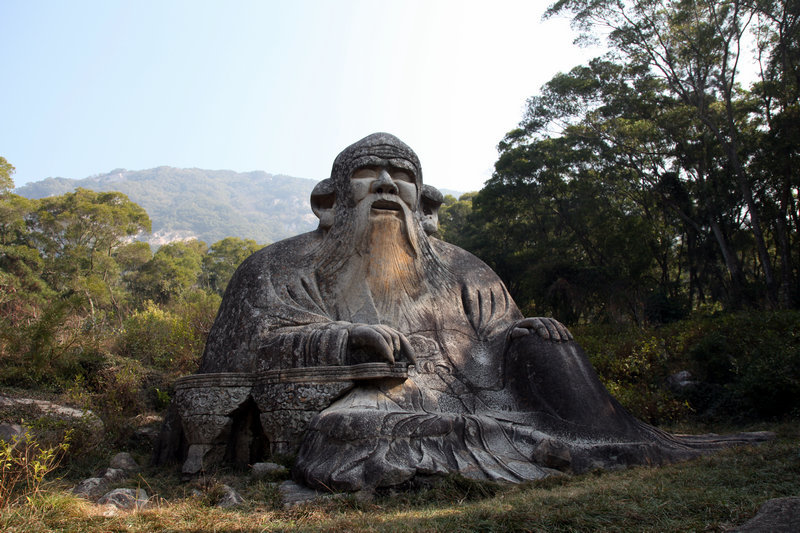 整座山最大的亮点就是位于山下的老君