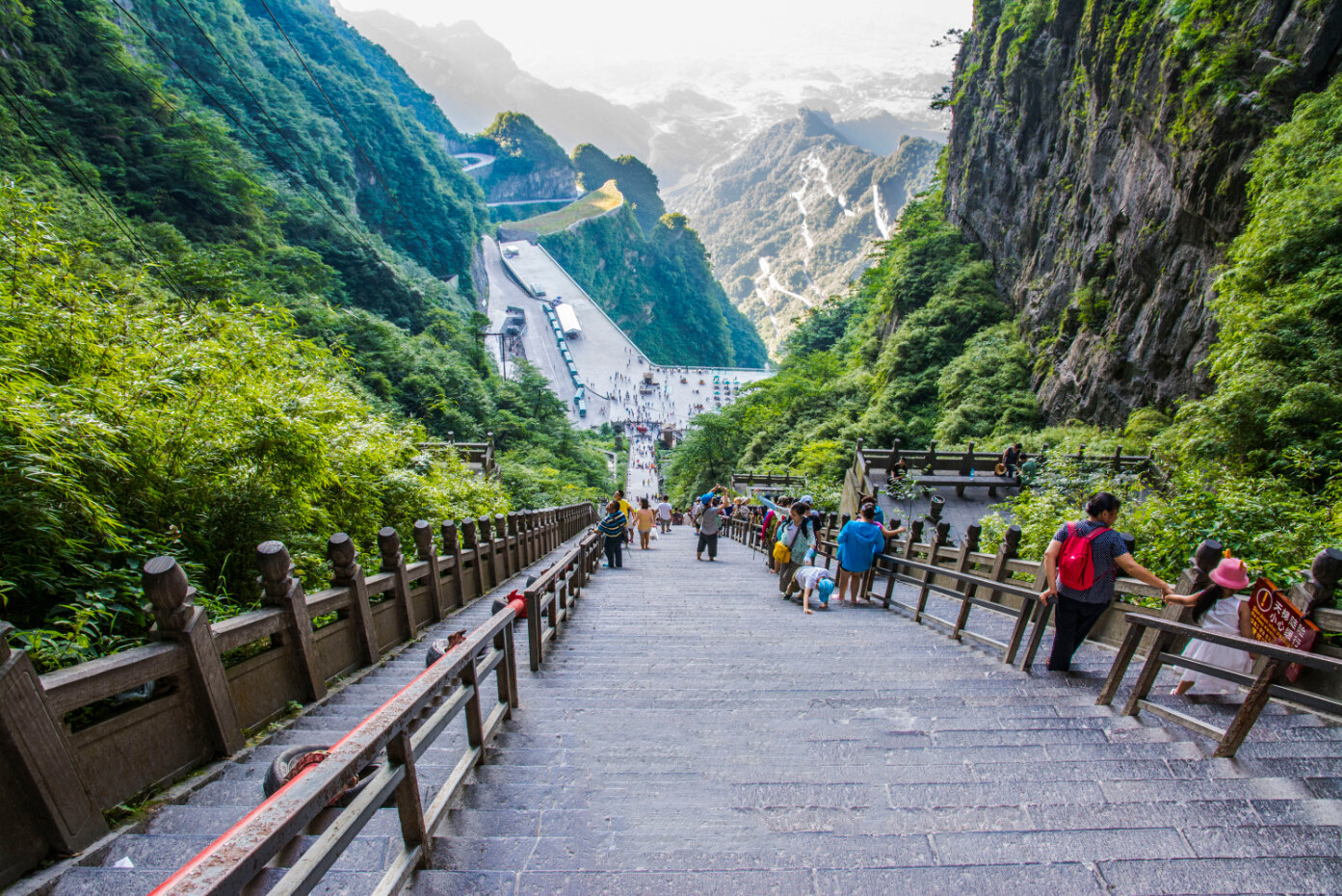 【携程攻略】张家界天门洞景点,来到洞下,有一种泰山压顶的感觉,高大