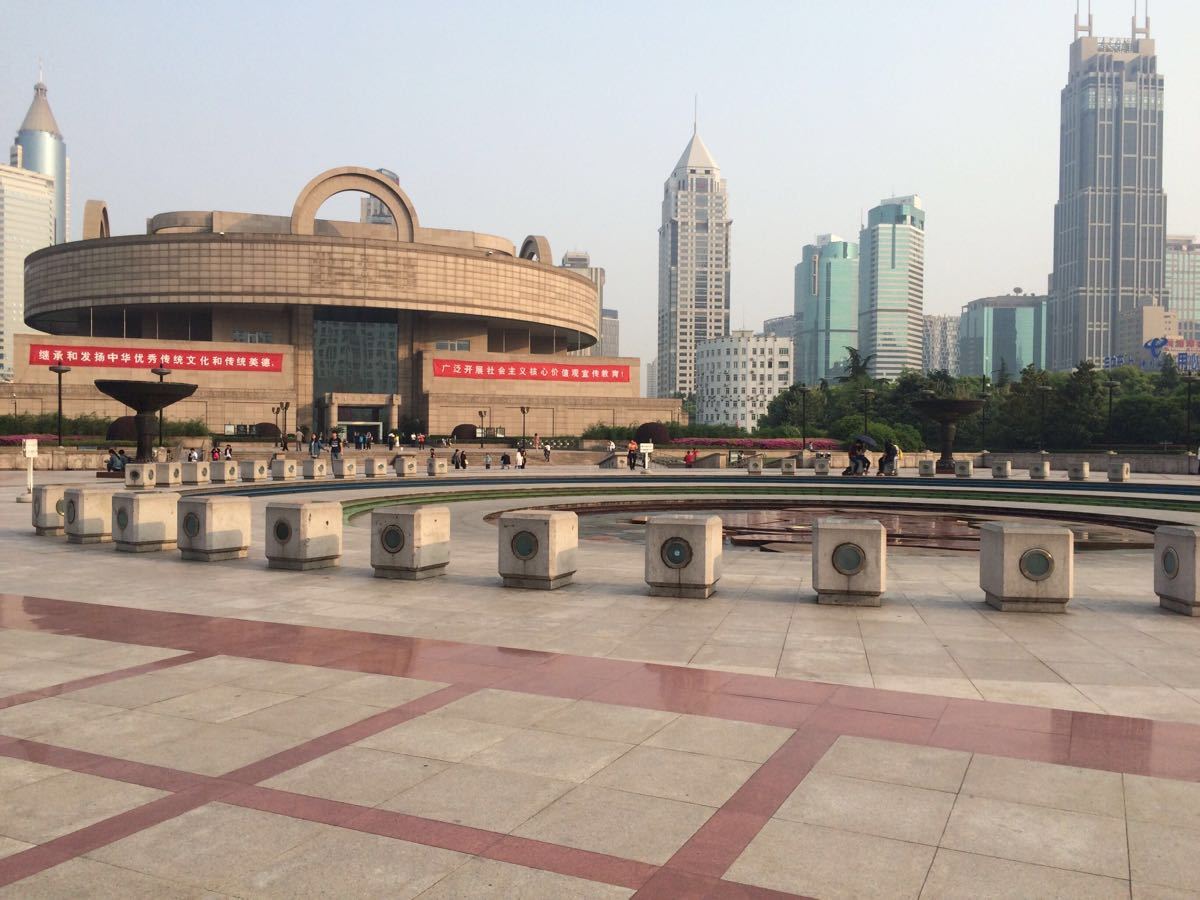 【携程攻略】上海人民广场景点,一个免费的街心公园,有很多树,下午去