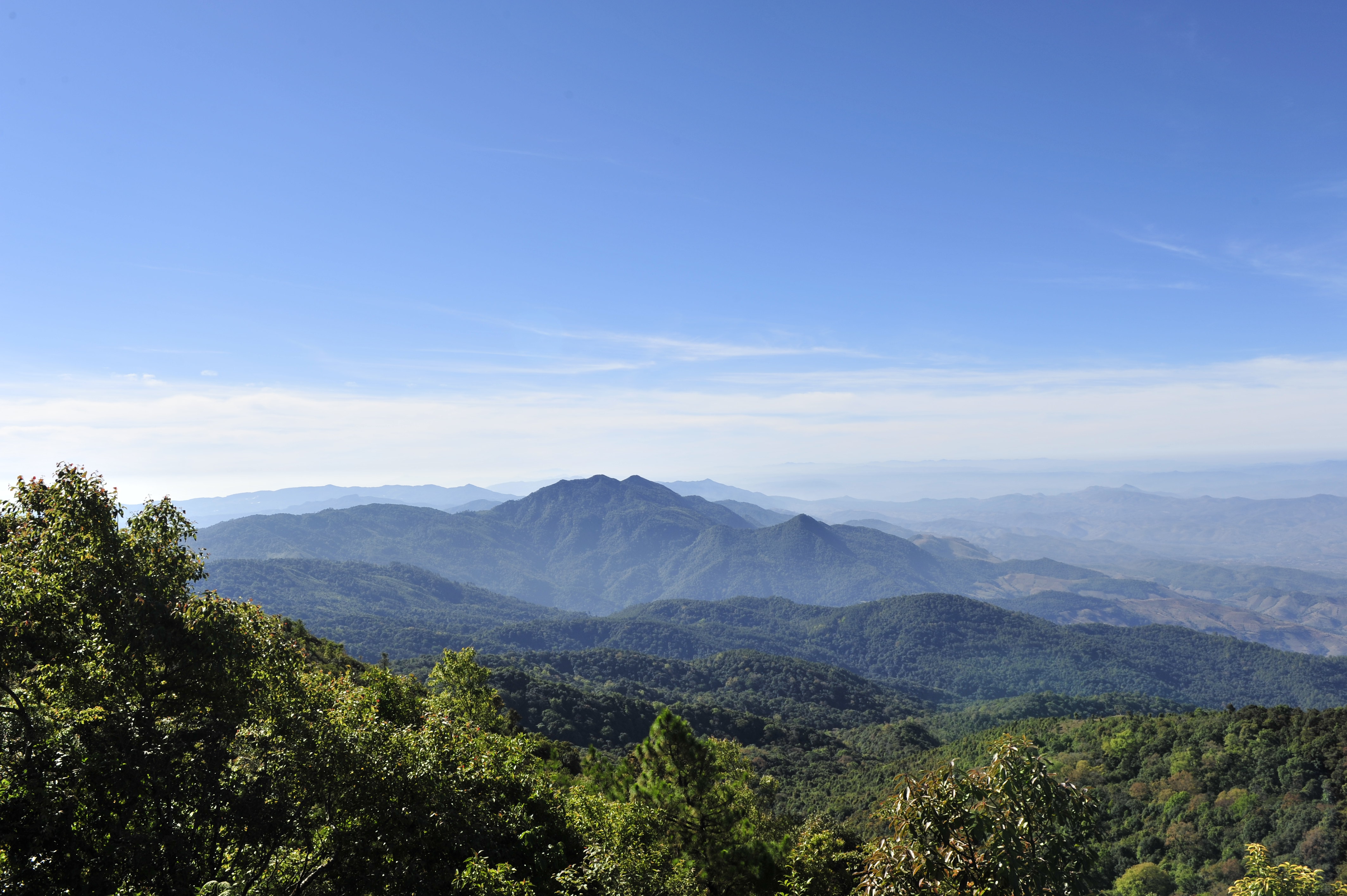 有时间的话一定要来,虽说里清迈市区约1小时车程,但风景真的很美.