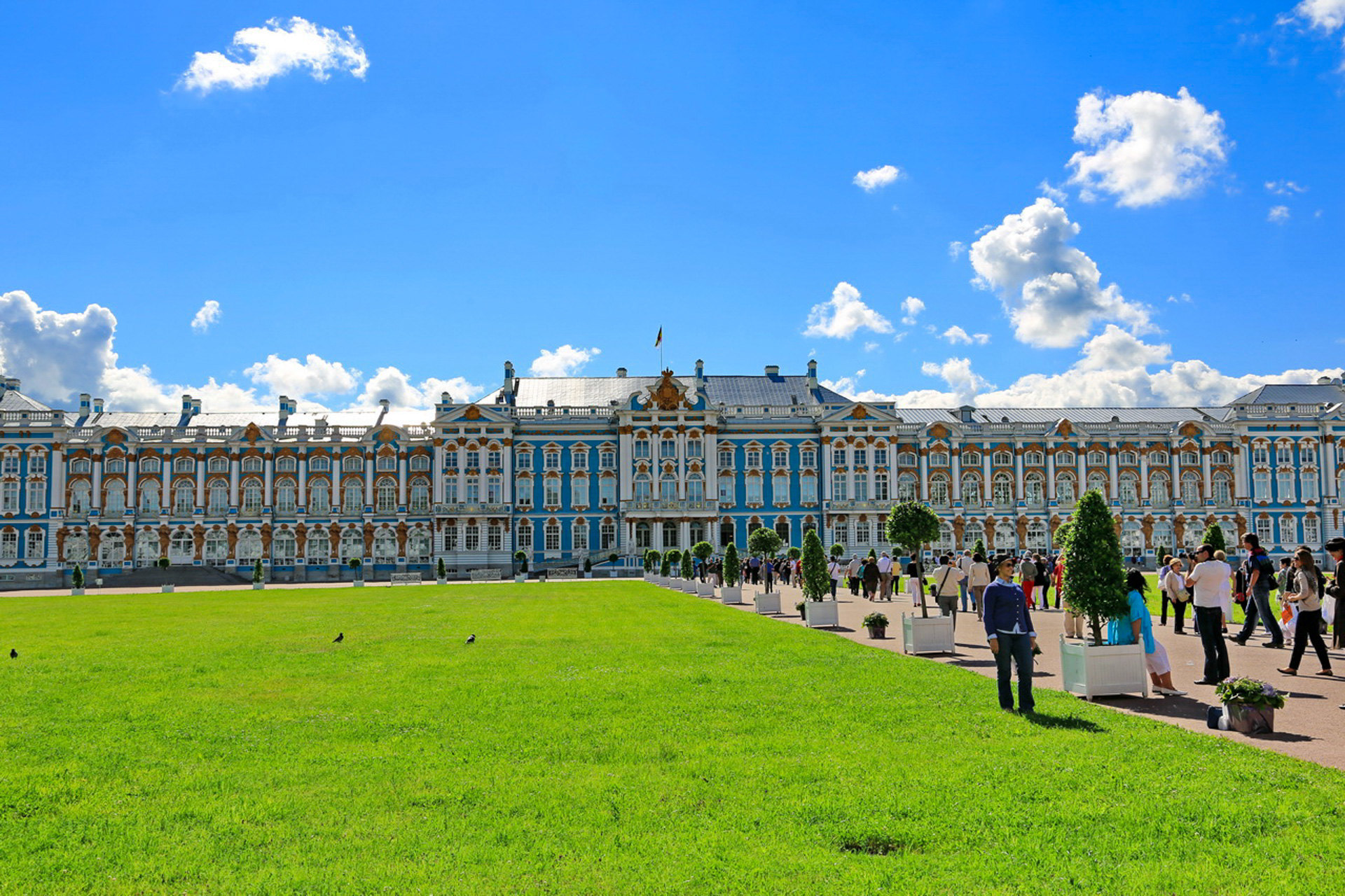 在圣彼得堡南面约30公里的普希金城皇村内.