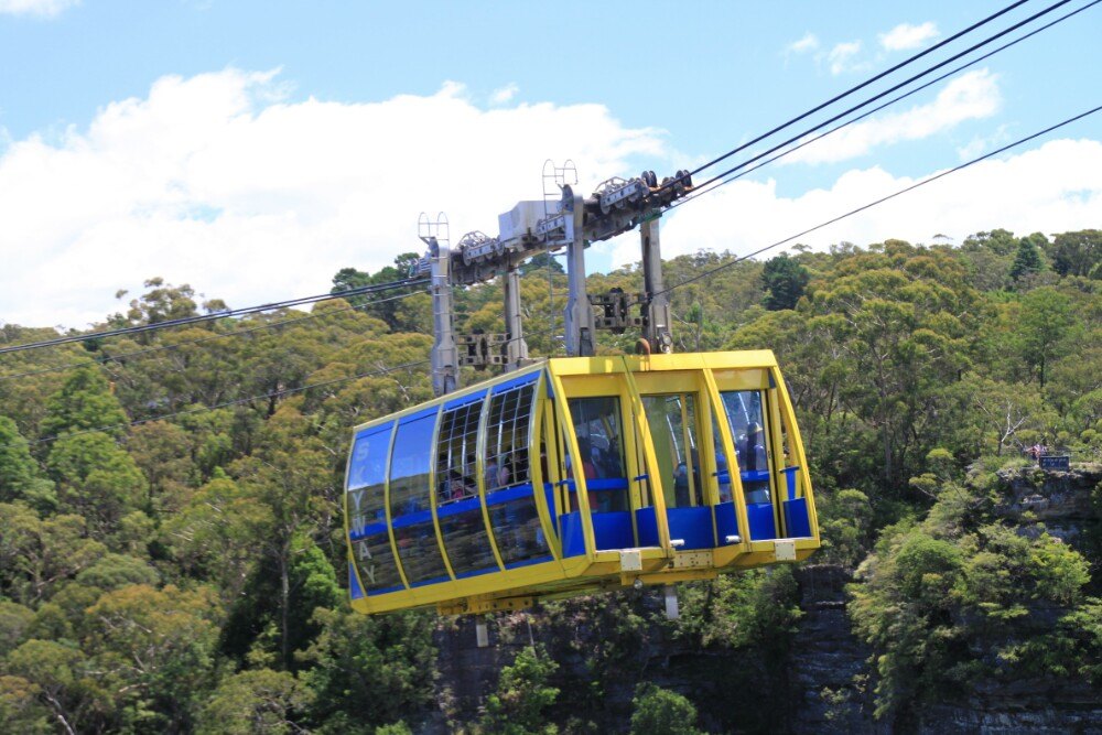 如果坐缆车@就要单独买票了,有几种票价会给你介绍的,最贵的是不限
