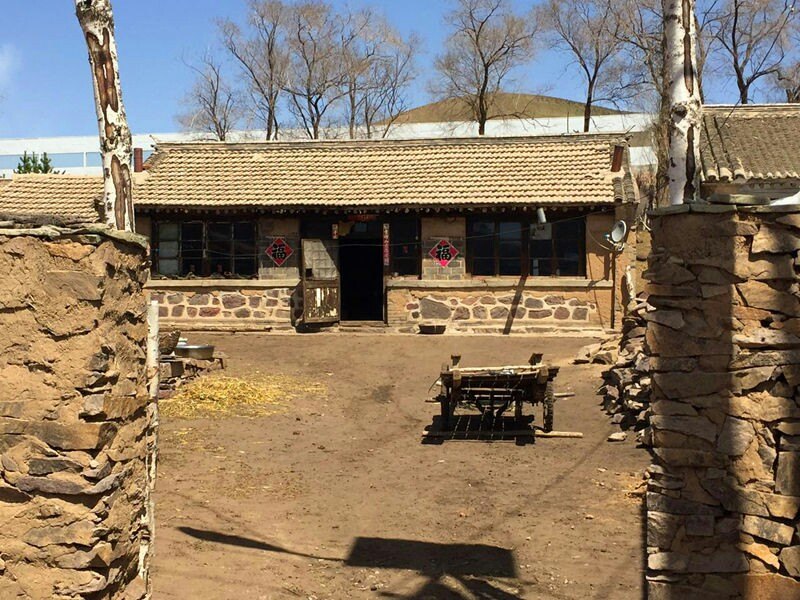 承德出发2小时到大滩,先去了吃了个早点,然后去了《暖春》的拍摄地