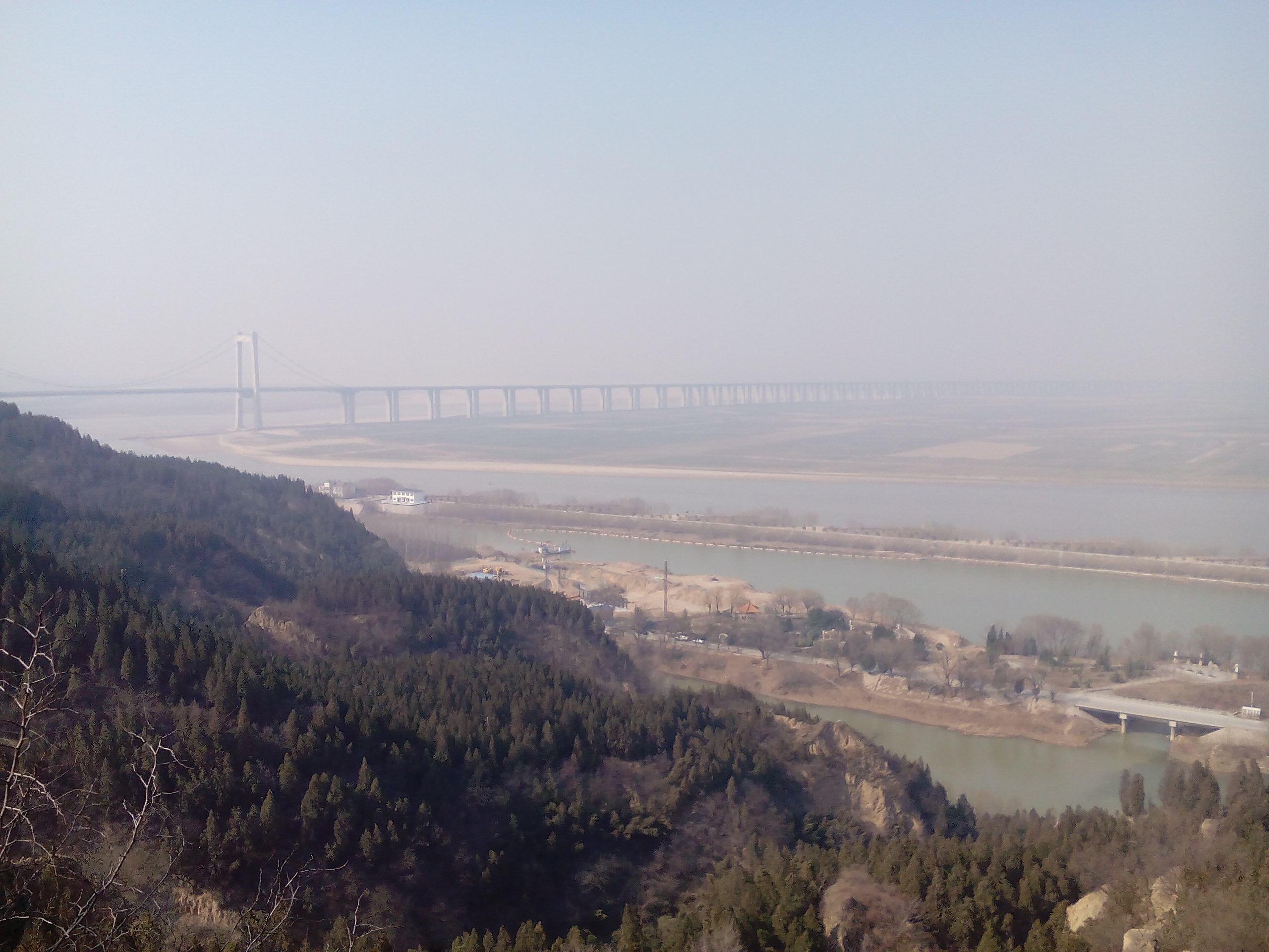 【携程攻略】郑州郑州黄河文化公园景点,这个景点的特点是：西面是山峰，来源于黄土高原，东面是平原，黄河水…