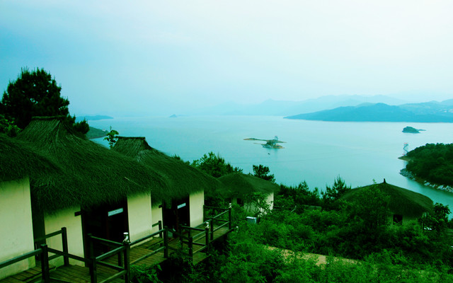 邂逅东江湖 享受“人间仙境”般的静谧时光