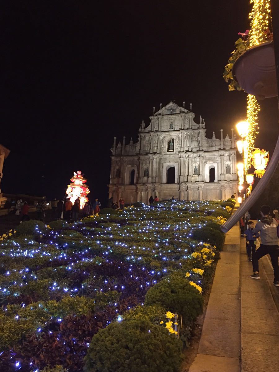 【携程攻略】澳门大三巴牌坊景点,白天和夜晚的大三巴感觉是不一样的