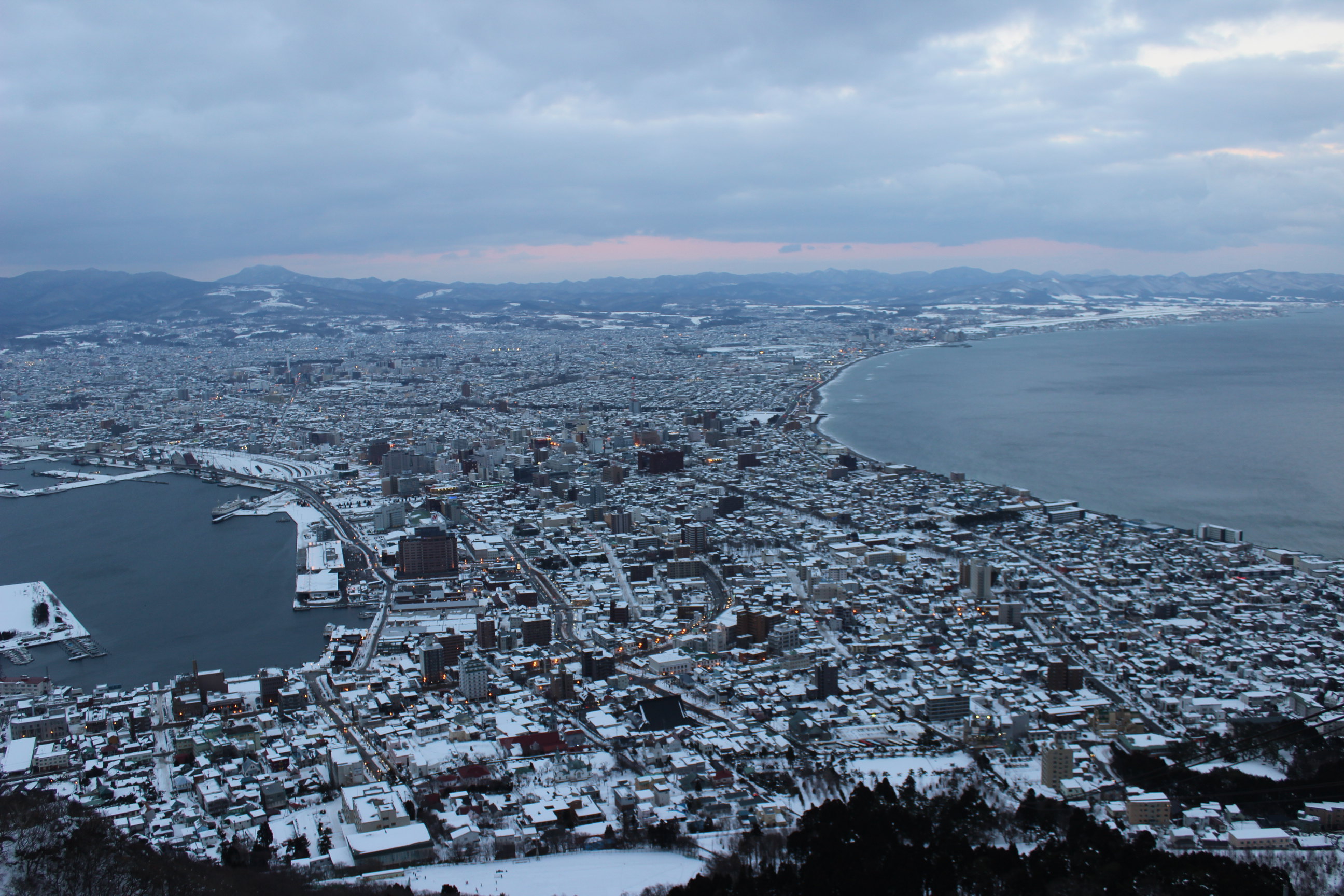 【携程攻略】函馆函馆山景点,函馆 山 位于函馆 市西侧,夜晚可以俯瞰