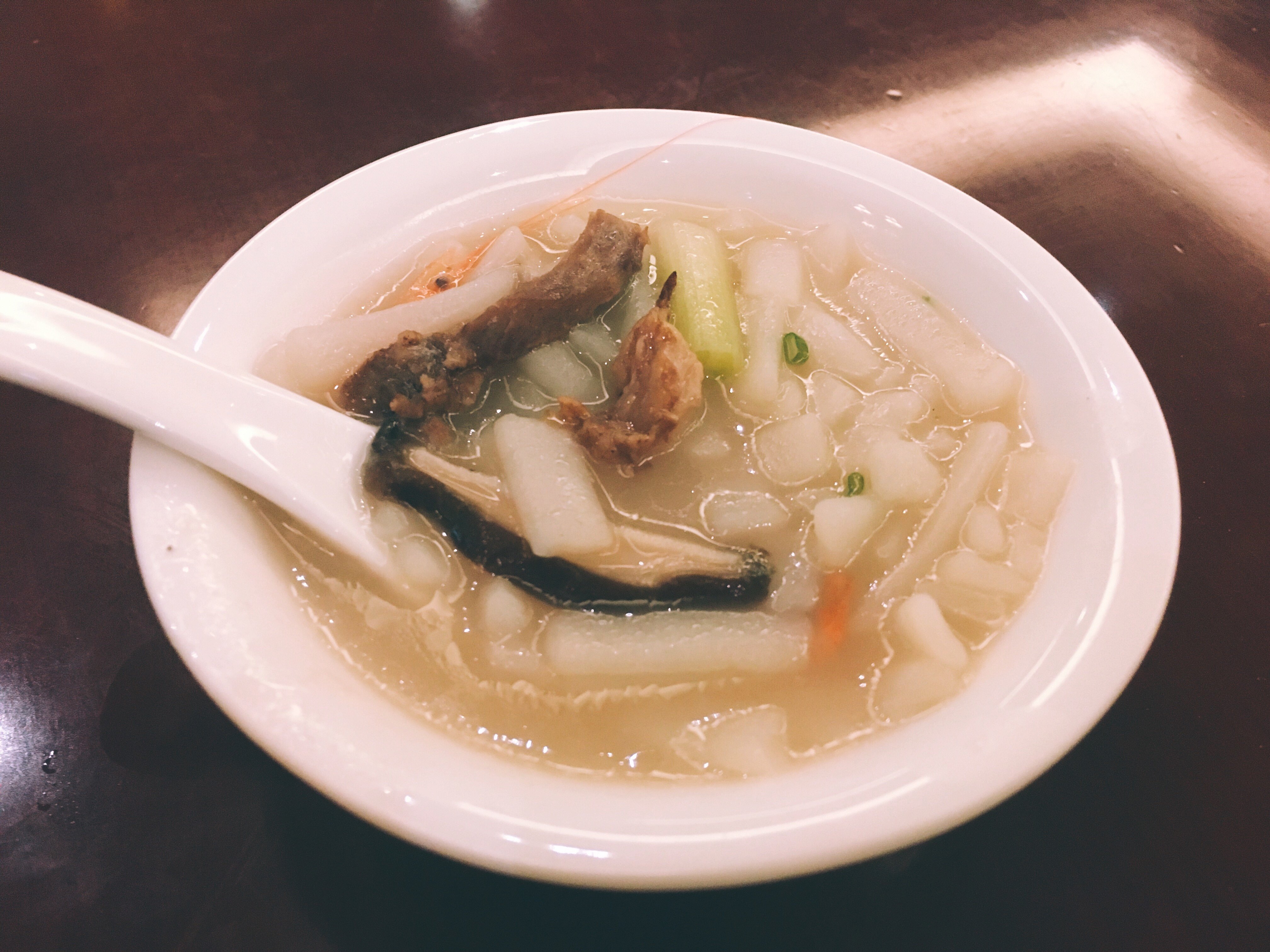 的粥面粉一类,也有西式的面包牛奶一类,还有清远的特色美食,如刀切糍