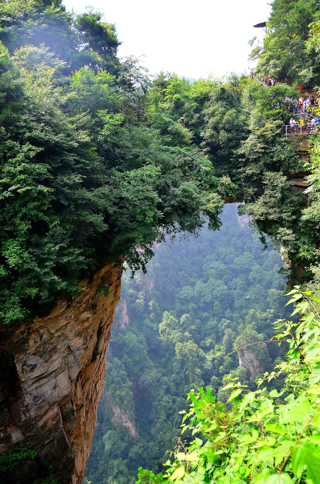 【携程攻略】武陵源区天下第一桥景点,是两座石峰之间天然形成的,真的