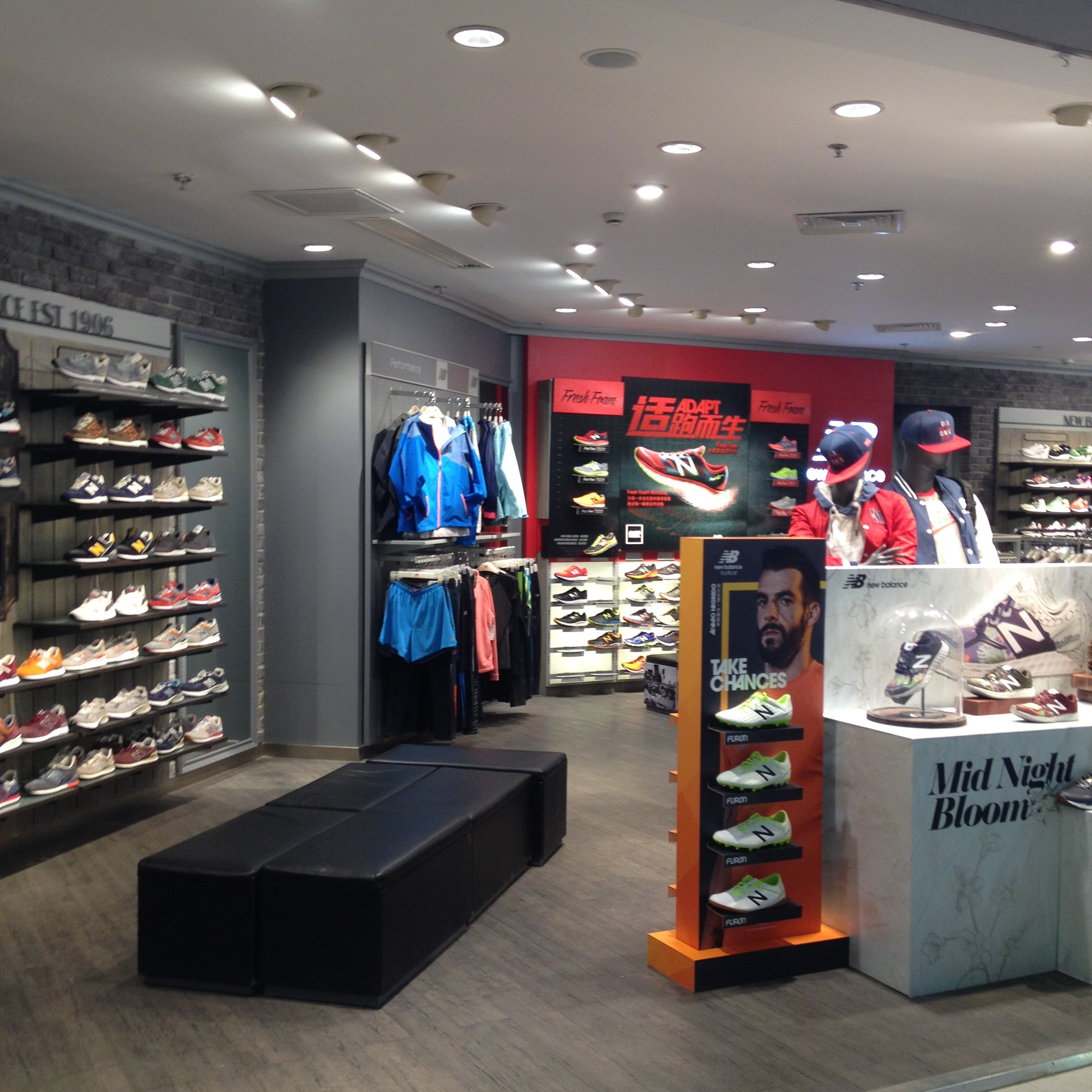 新百伦(南京西路店)