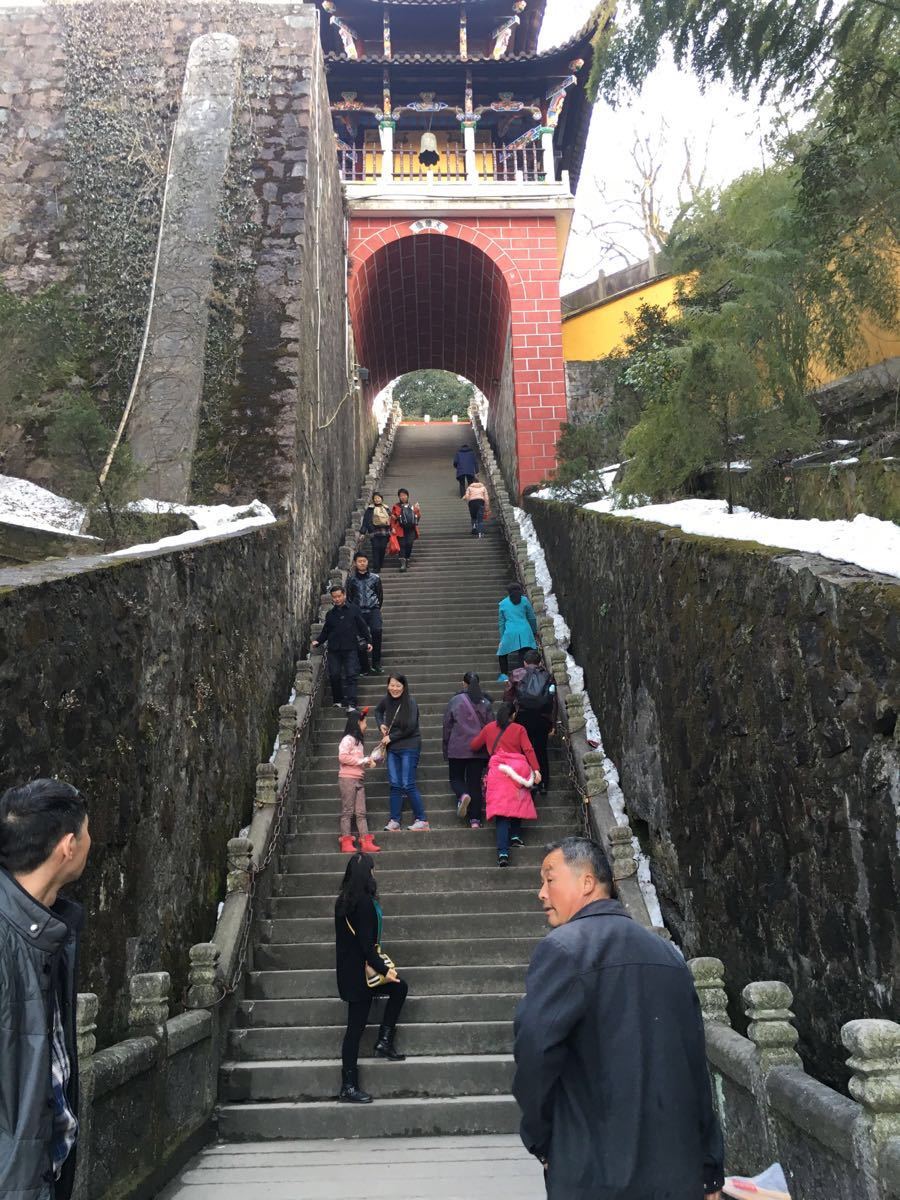【携程攻略】九华山肉身宝殿景点,依山而建!