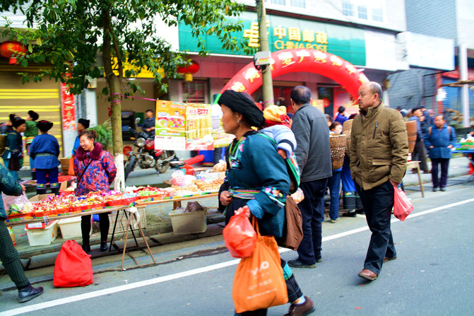 吉首市区人口_吉首市区地图高清版大图(2)