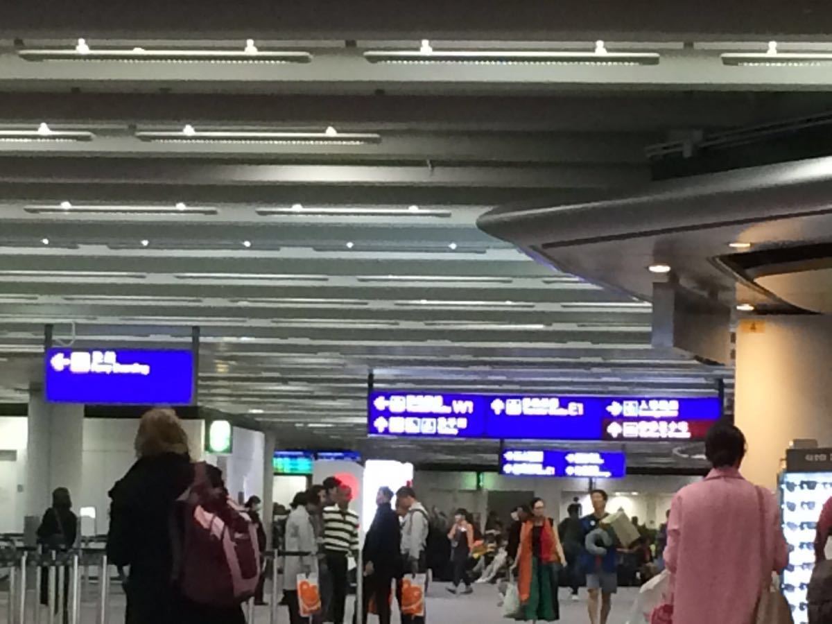 五一小长假首日，上海两大机场出入境客流预计突破5.48万人次