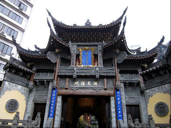 洪崖洞千与千寻对比照场景 CggYtFckROaAGFHmAADQ6TW8_bs109_R_1024_10000_Q90.jpg?proc=autoorient