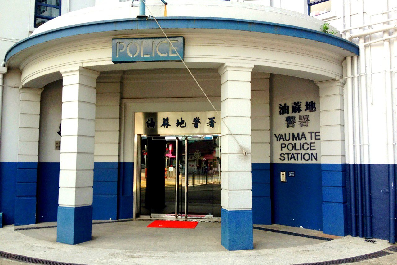 旅舍放买的衣服以便下午继续观光,不料在铜锣湾路遇一家bauhaus salad