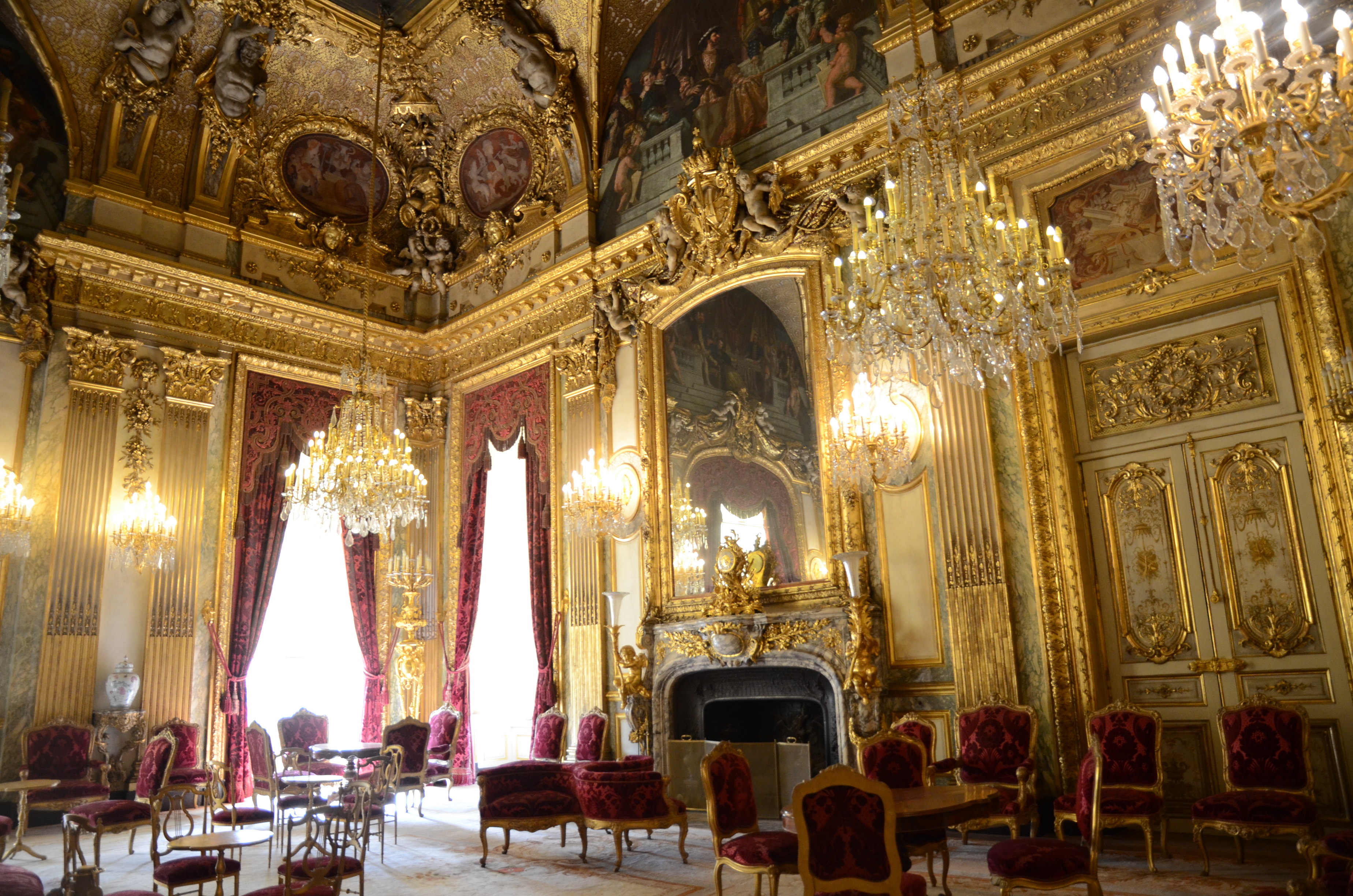 卢浮宫展厅图片
